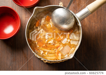 Pork juice in a pot 60825774