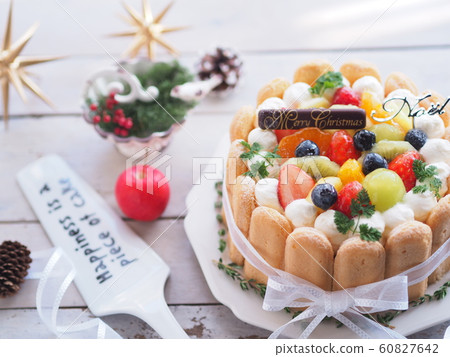 Charlotte cake full of fruits Charlotte cake full of fruits 60827642