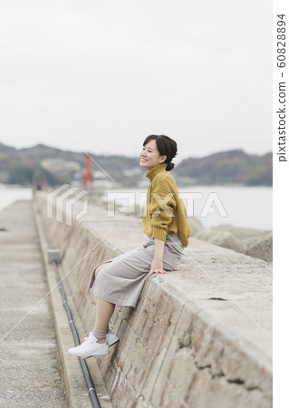 Sea women 60828894