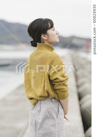 Sea women 60828930