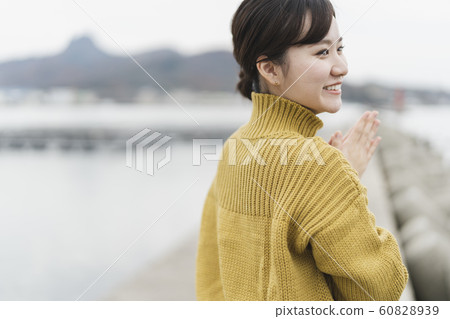 Sea women 60828939