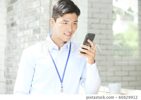 男性商務電話 男性商務電話 60829912