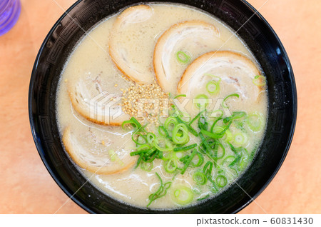 Tonkotsu pork ramen japanese noodle 60831430
