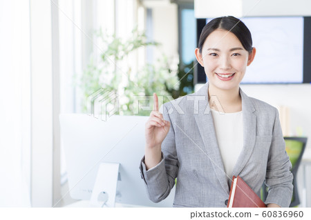 Businesswoman looking at camera 60836960