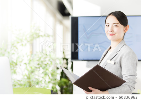 提出女商人 60836962