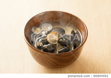 Shijimino miso soup 60844491