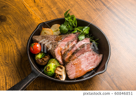 Typical roast beef: Freshly made roast beef 60846851
