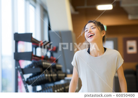 Women going to the gym Women going to the gym 60850400