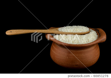 Jasmine rice in a clay pot  60851278