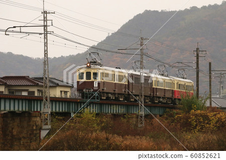 A retro train that makes you feel the history 60852621