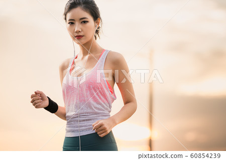 女式運動服 60854239