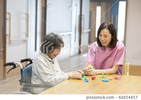商業工作高級女護士職業治療師傭工職業生涯全天服務康復摺紙 60854857