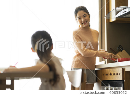 Parent and child lifestyle Parent and child lifestyle 60855032