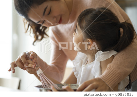 Parent and child lifestyle cooking 60855033