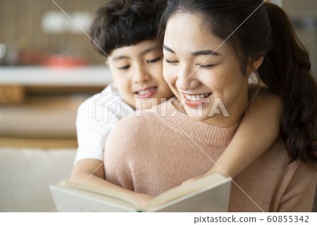 Parent / Child Lifestyle Reading 60855342