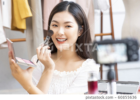 Female Beauty Influencer 60855636