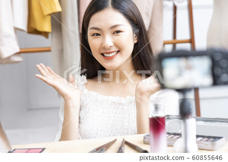 Female Beauty Influencer 60855646