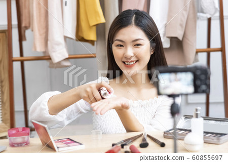 Female Beauty Influencer 60855697
