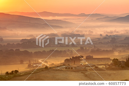 Tuscan Farm during Sunrise, Italy Tuscan Farm during Sunrise, Italy 60857773