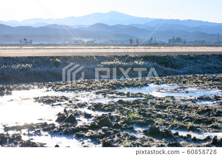 Sacred Mountain Hakusan Hakusan from Nomi City, Ishikawa / Taken early morning on December 25, 2019 Sacred Mountain Hakusan Hakusan from Nomi City, Ishikawa / Taken early morning on December 25, 2019 60858728
