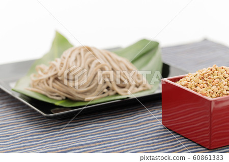 Millet: Soba noodles and raw soba Millet: Soba noodles and raw soba 60861383