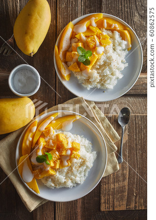 Mango with sticky rice , Thai dessert . Mango with sticky rice , Thai dessert . 60862575