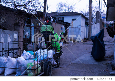 Garbage collection 60864253