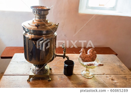 Traditional Russian samovar and gingerbread close view 60865289