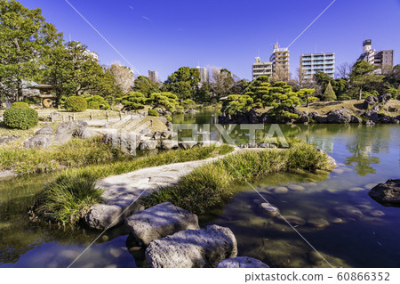 (Tokyo) Kiyosumi Garden Stepping stone of pond (Tokyo) Kiyosumi Garden Stepping stone of pond 60866352