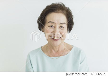 Senior women 60866534