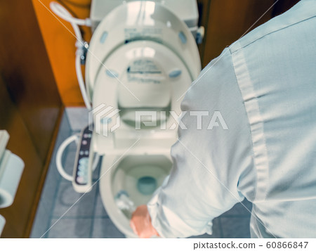Cleaning the toilet Cleaning the toilet 60866847