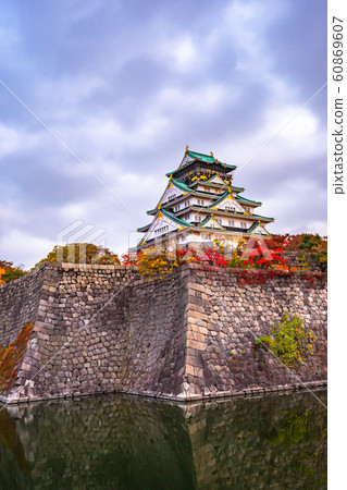 秋葉從大阪城堡城堡塔,京橋口河視圖 秋葉從大阪城堡城堡塔,京橋口河視圖 60869607