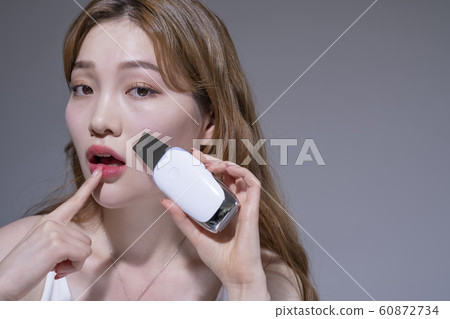 Beauty utensil woman 60872734