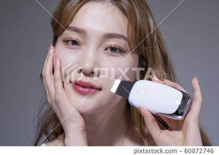 Beauty utensil woman Beauty utensil woman 60872746