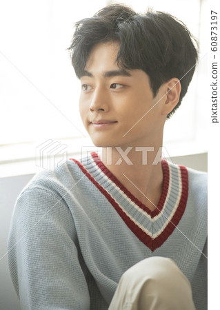 週末休息的人 60873197