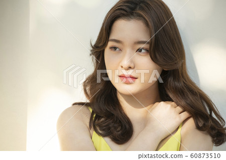 Woman beauty 60873510