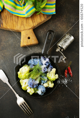 Coloured cauliflowers 60874520