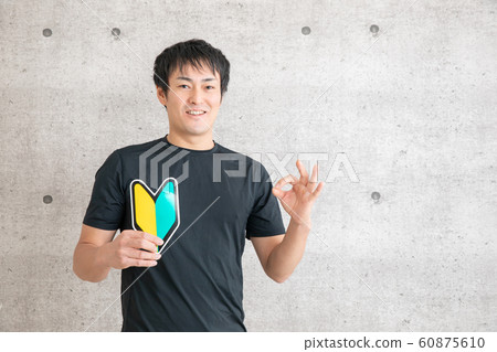 一個穿著運動服的男人 一個穿著運動服的男人 60875610