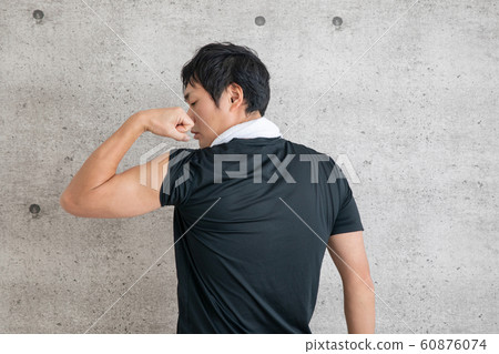 一個穿著運動服的男人 一個穿著運動服的男人 60876074