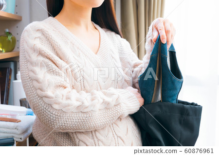 Preparing for delivery Indoor slippers Slippers 60876961