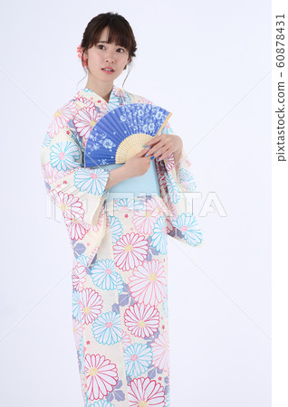 一個女人穿著浴衣 一個女人穿著浴衣 60878431
