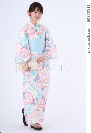 一個女人穿著浴衣 一個女人穿著浴衣 60878511