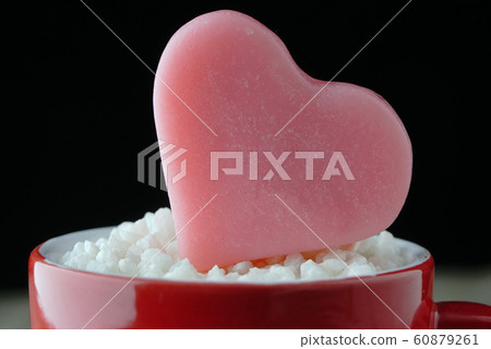 Close up pink heart shape on red coffee Close up pink heart shape on red coffee 60879261