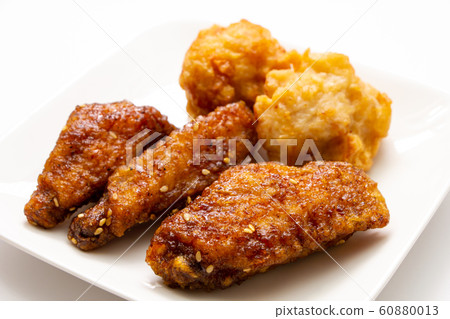Assorted chicken snacks. 60880013