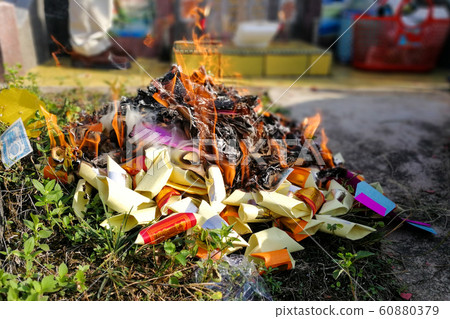 Burn offering paper money and gold to ancestors 60880379