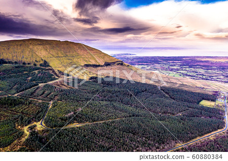 The dramitic mountains surrounding the Gleniff Horseshoe drive in County Sligo - Ireland 60880384