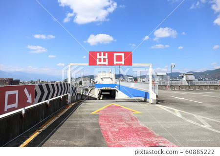 屋頂停車場出口 屋頂停車場出口 60885222