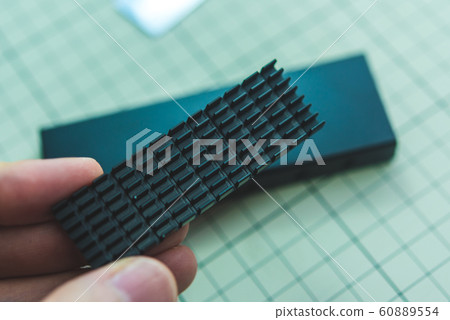 零件 手 手邊 60889554