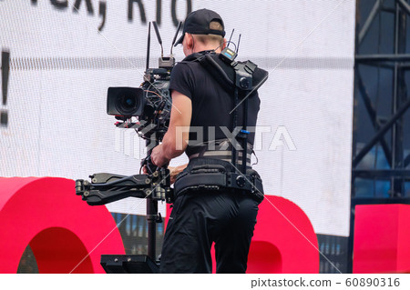 Steadicam camera man online broadcasting 60890316