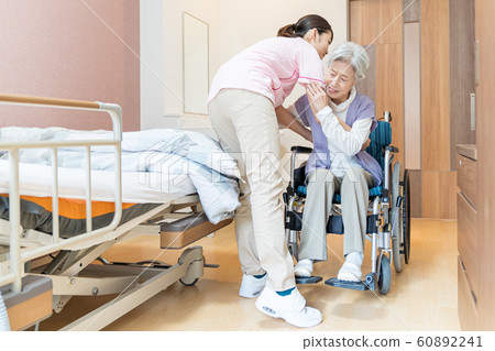 老年人，養老院，保姆，協助 60892241